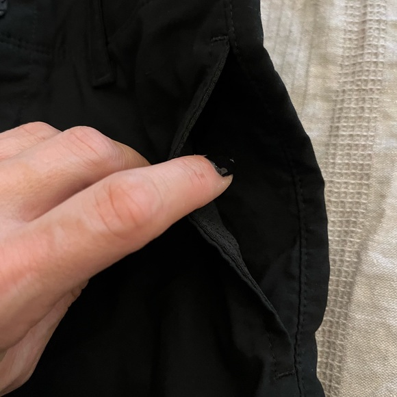 Under Armour Black Performance Shorts, Size 5 - Picture 2 of 5